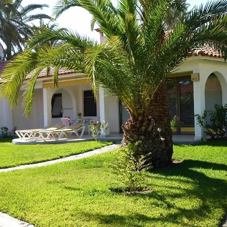 Schoner Bungalow In Parkahnlicher Umgebung Mit Gemeinschaftspool